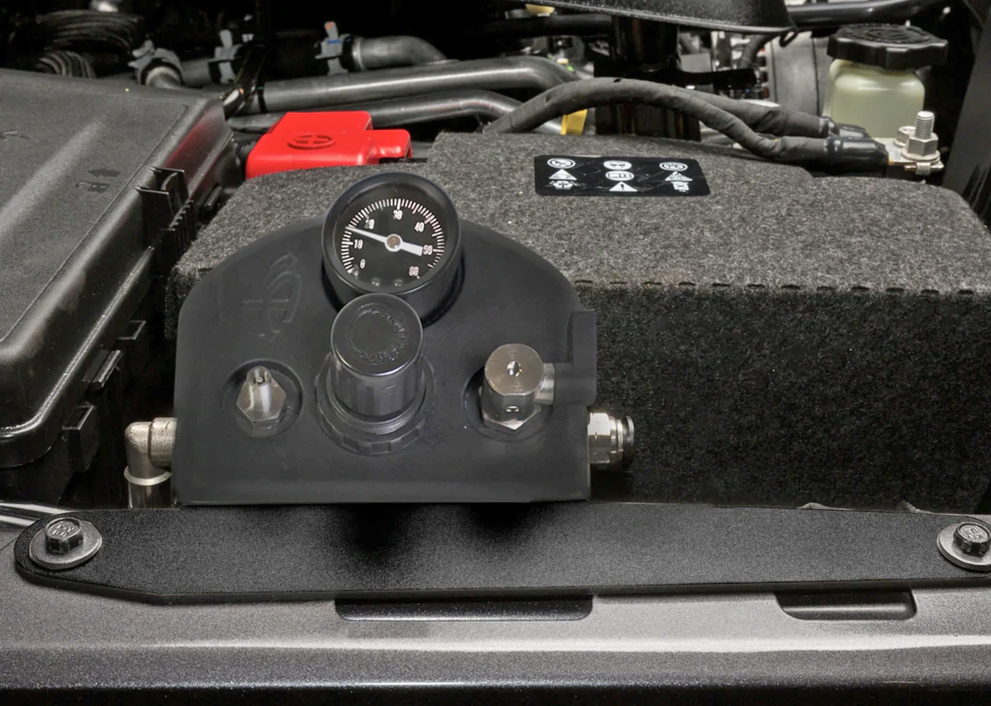 Up Down Air 228-1819 4-Tire Engine Compartment Mounted Inflation System with Box, Fittings, Hoses, & Storage Bag for 2020 Jeep Gladiator JT