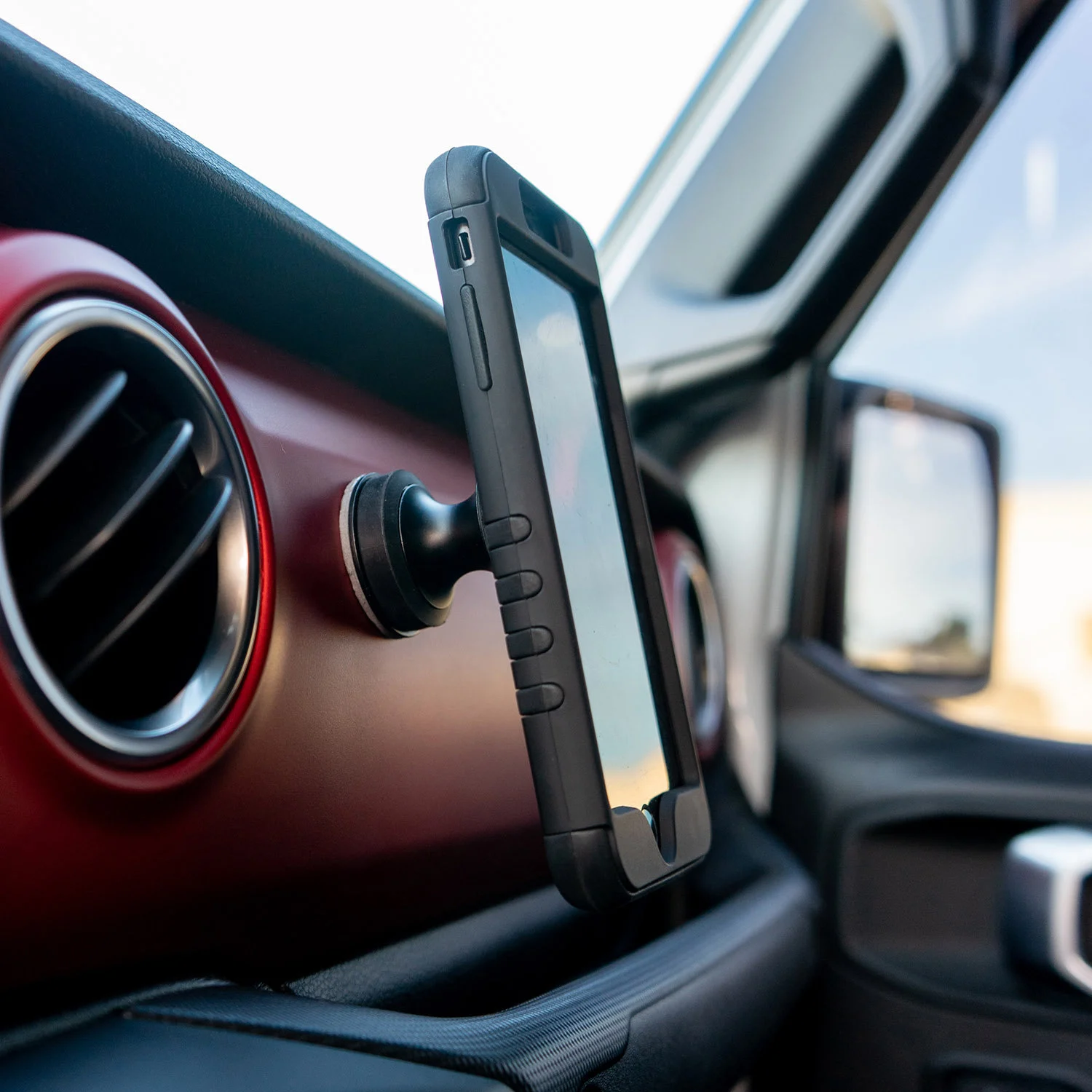 Mob Armor MOBN-GO-BLK MobNetic Phone Mount/Holder