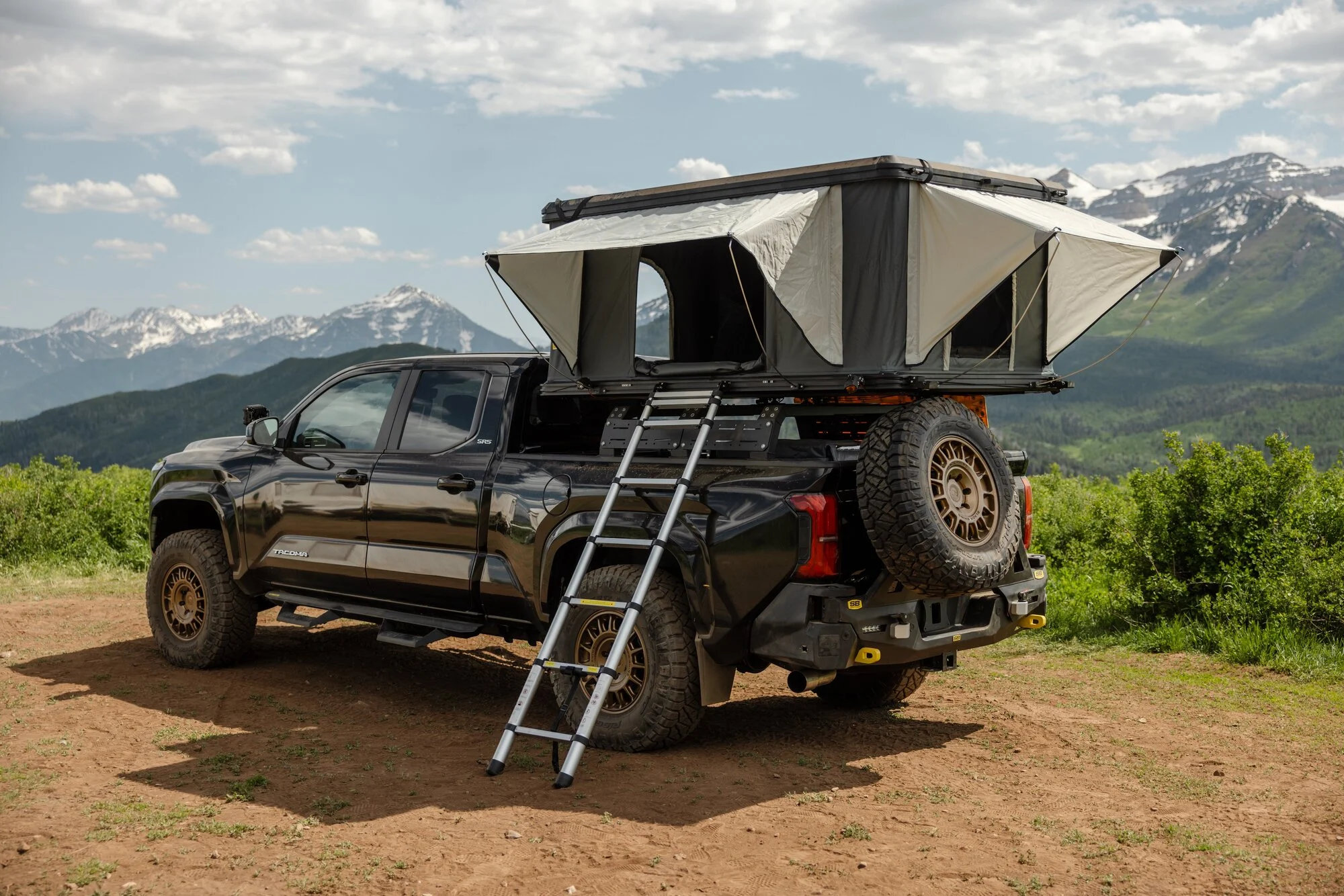 Smittybilt  Aluminum Pop-Up Roof Top Tent